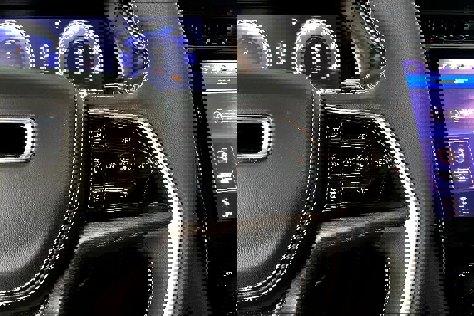 Used 2025 Jeep Grand Cherokee Overland w/ Trailer Tow Package image 24