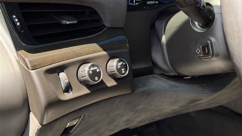 Used 2017 Cadillac Escalade Platinum AWD/4WD image 24