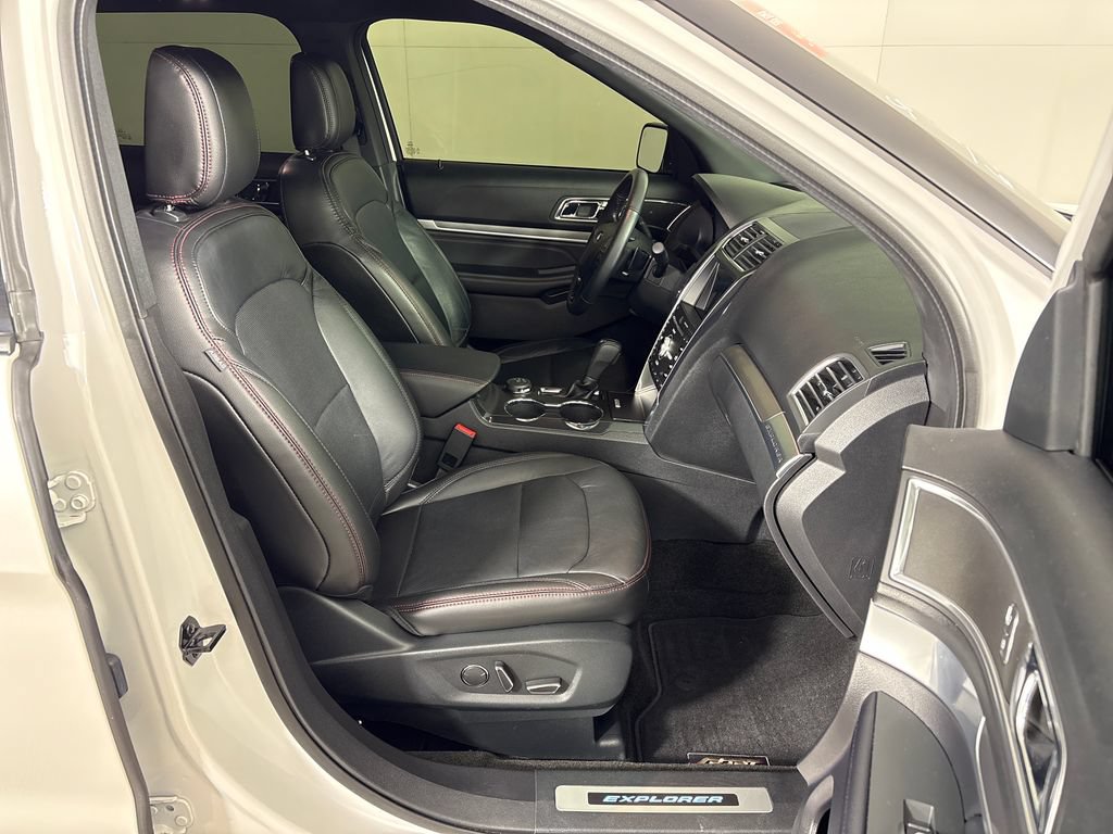 Used 2018 Ford Explorer Sport w/ Ford Safe & Smart Package AWD/4WD image 6