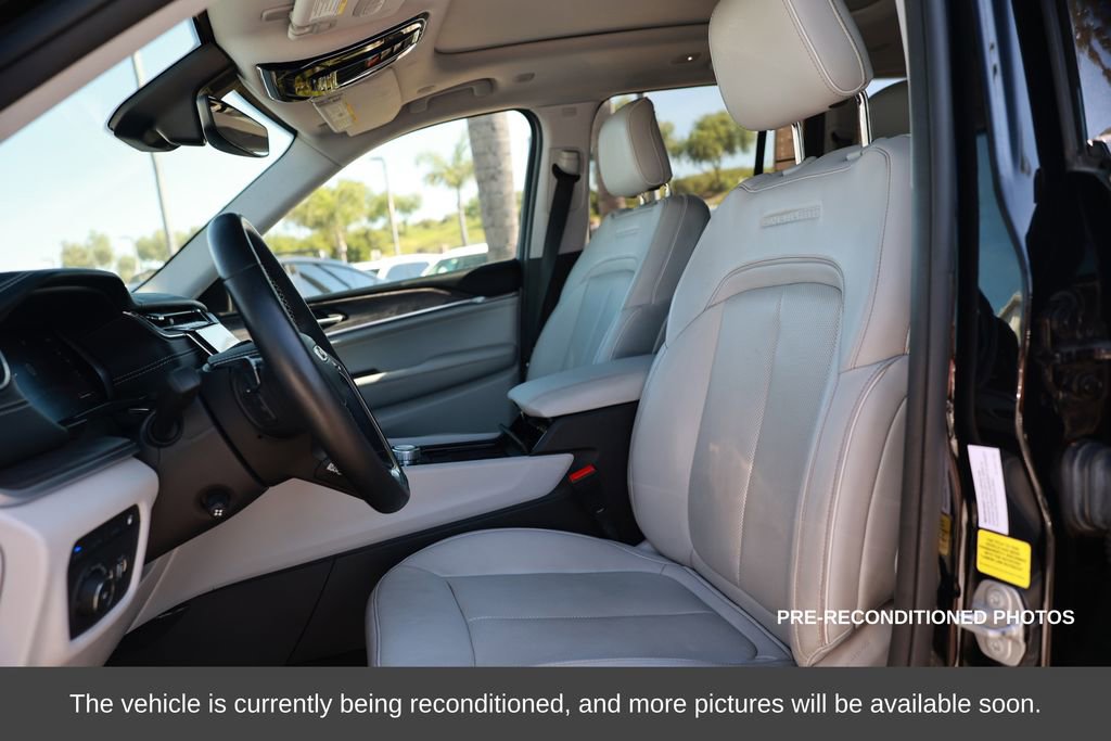 Used 2022 Jeep Grand Cherokee Overland image 18