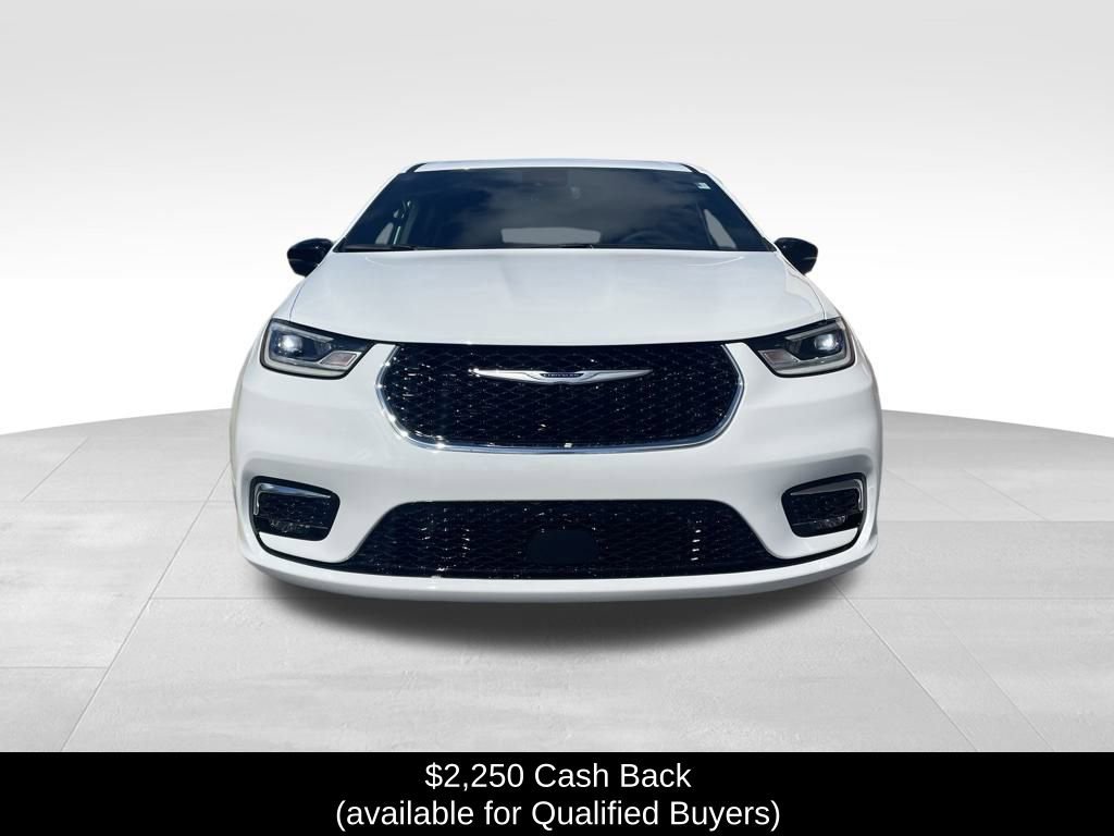 New 2025 Chrysler Pacifica Select