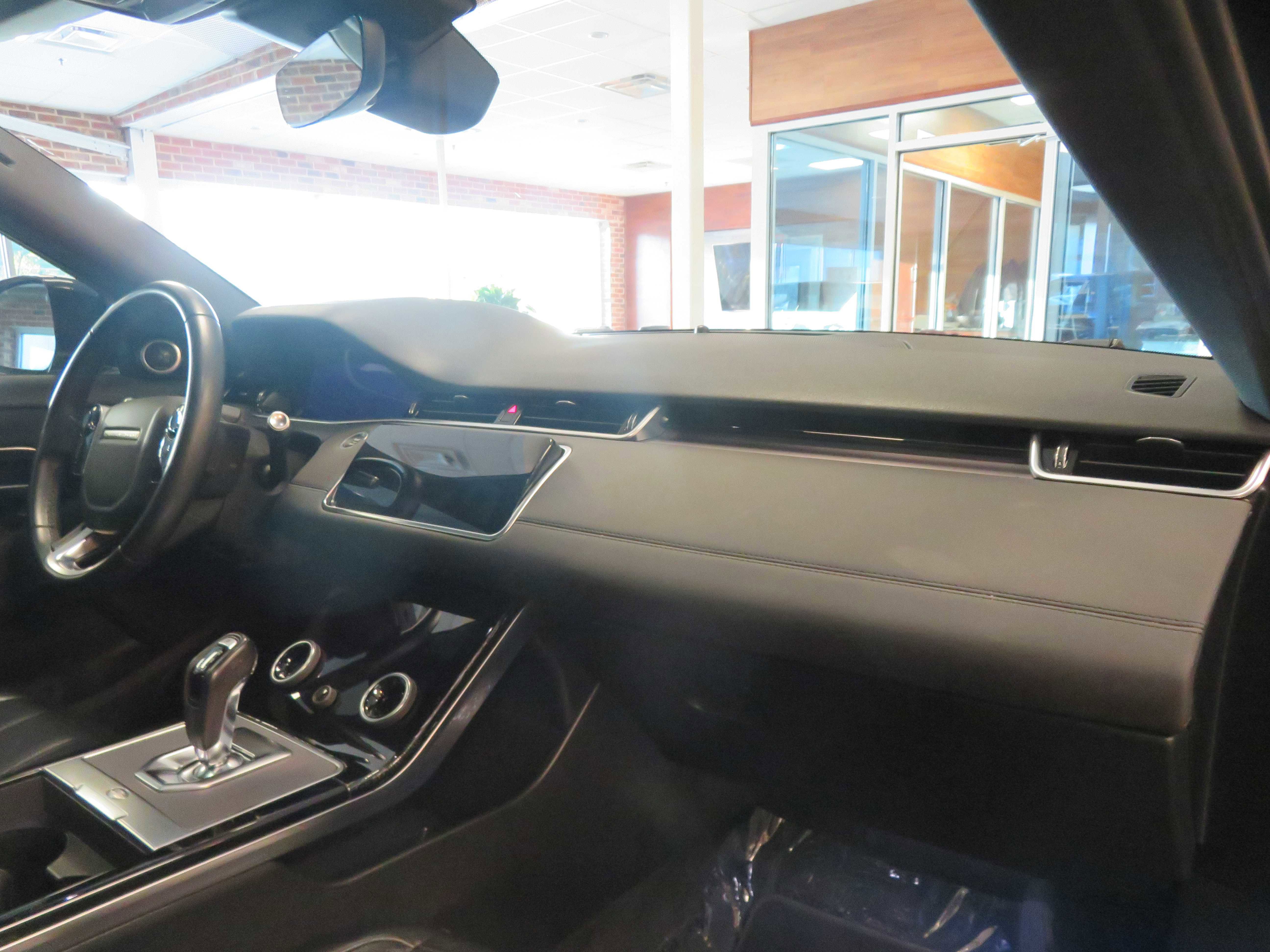 Used 2020 Land Rover Range Rover Evoque SE image 28