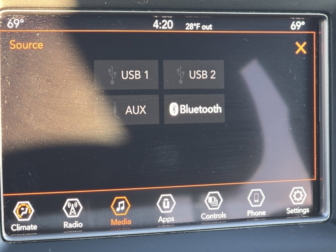 Used 2021 Jeep Grand Cherokee Laredo image 3