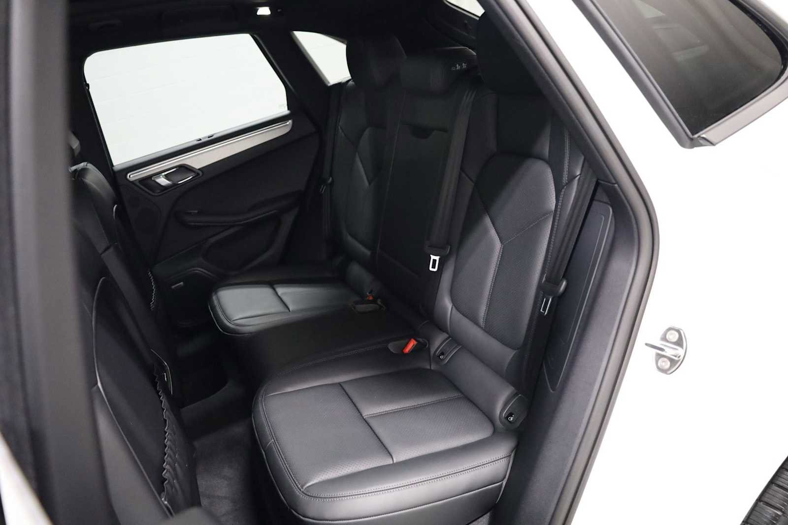 Certified 2026 Porsche Macan image 36