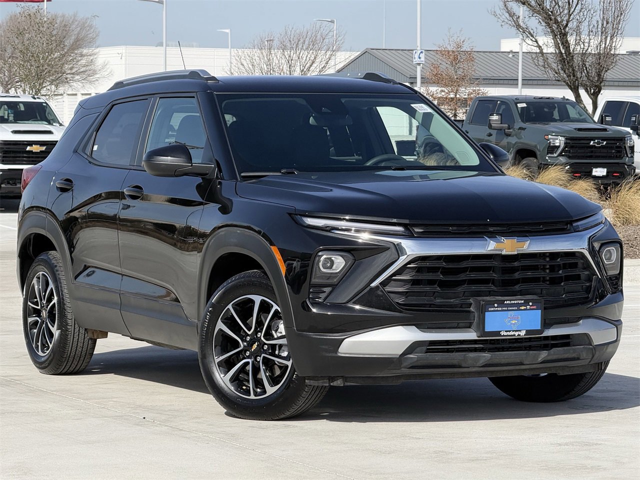 Used 2025 Chevrolet TrailBlazer LT image 2