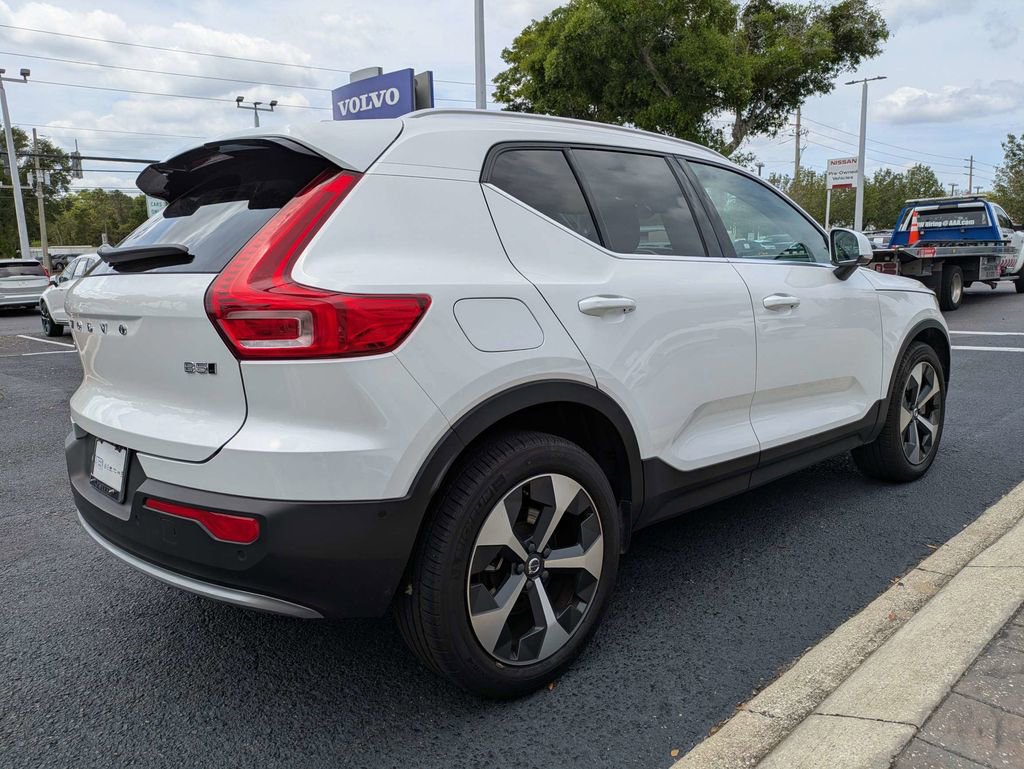 Certified 2023 Volvo XC40 B5 Plus w/ Driver Assist Package AWD/4WD image 6