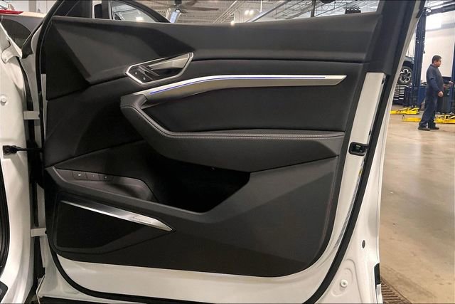 Used 2024 Audi Q8 e-tron Prestige w/ Prestige Package image 24