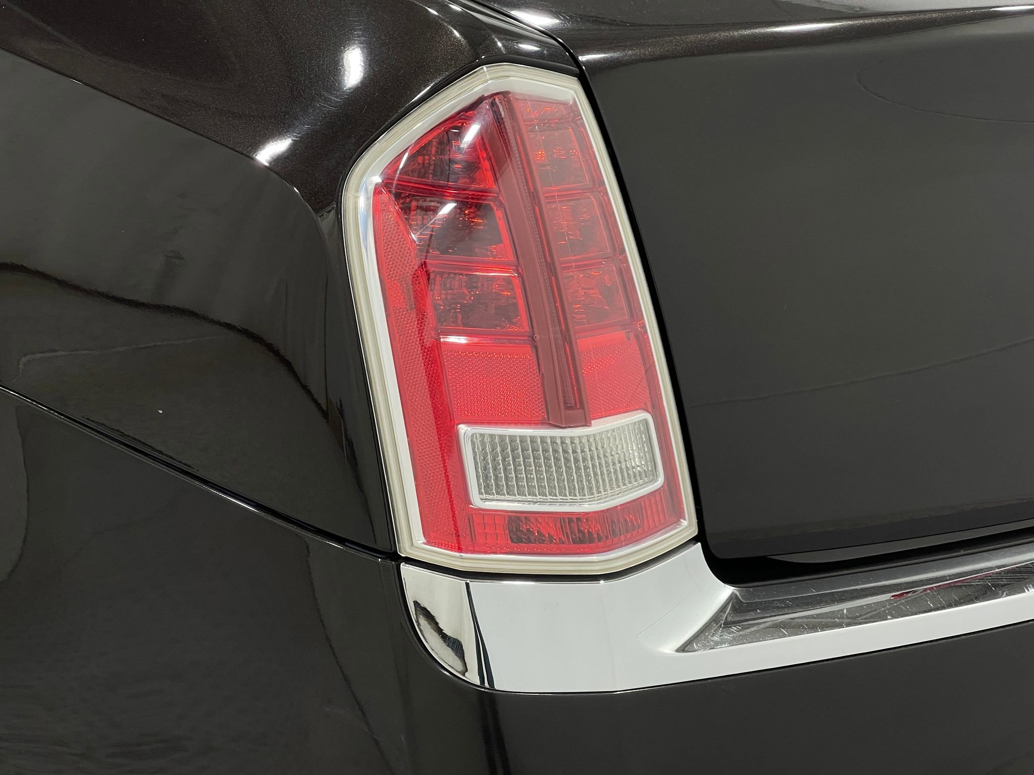 Used 2012 Chrysler 300 Limited image 31