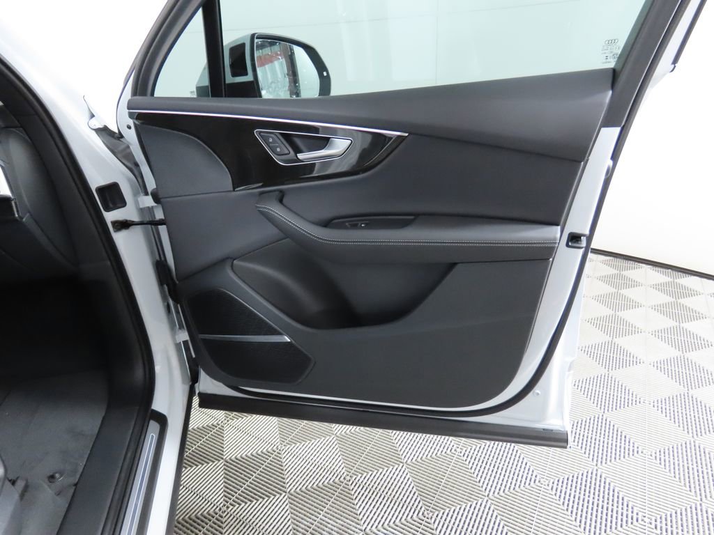 Used 2025 Audi Q7 3.0T Premium Plus w/ Premium Plus Package image 29