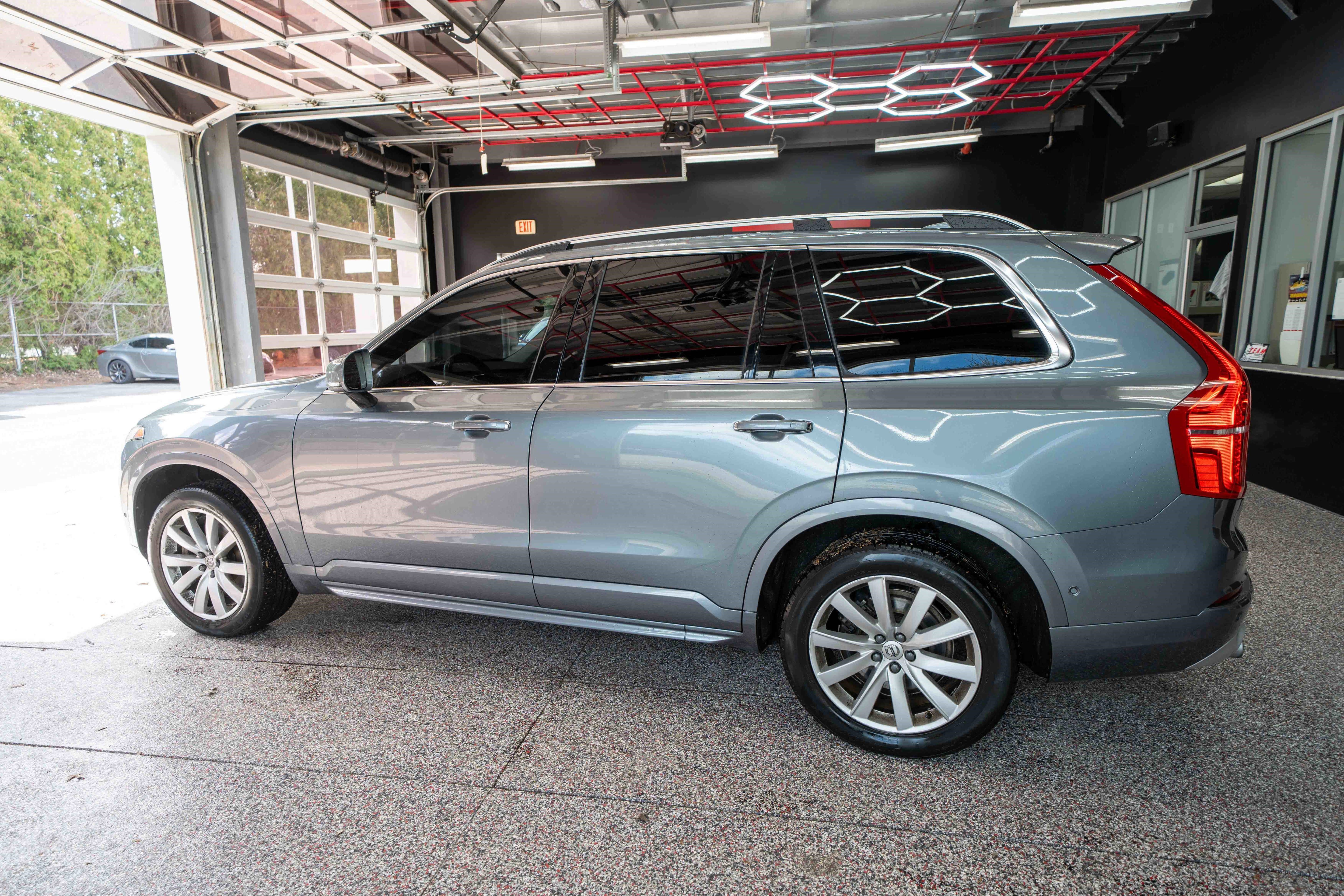 Used 2018 Volvo XC90 T5 Momentum w/ Convenience Package image 2