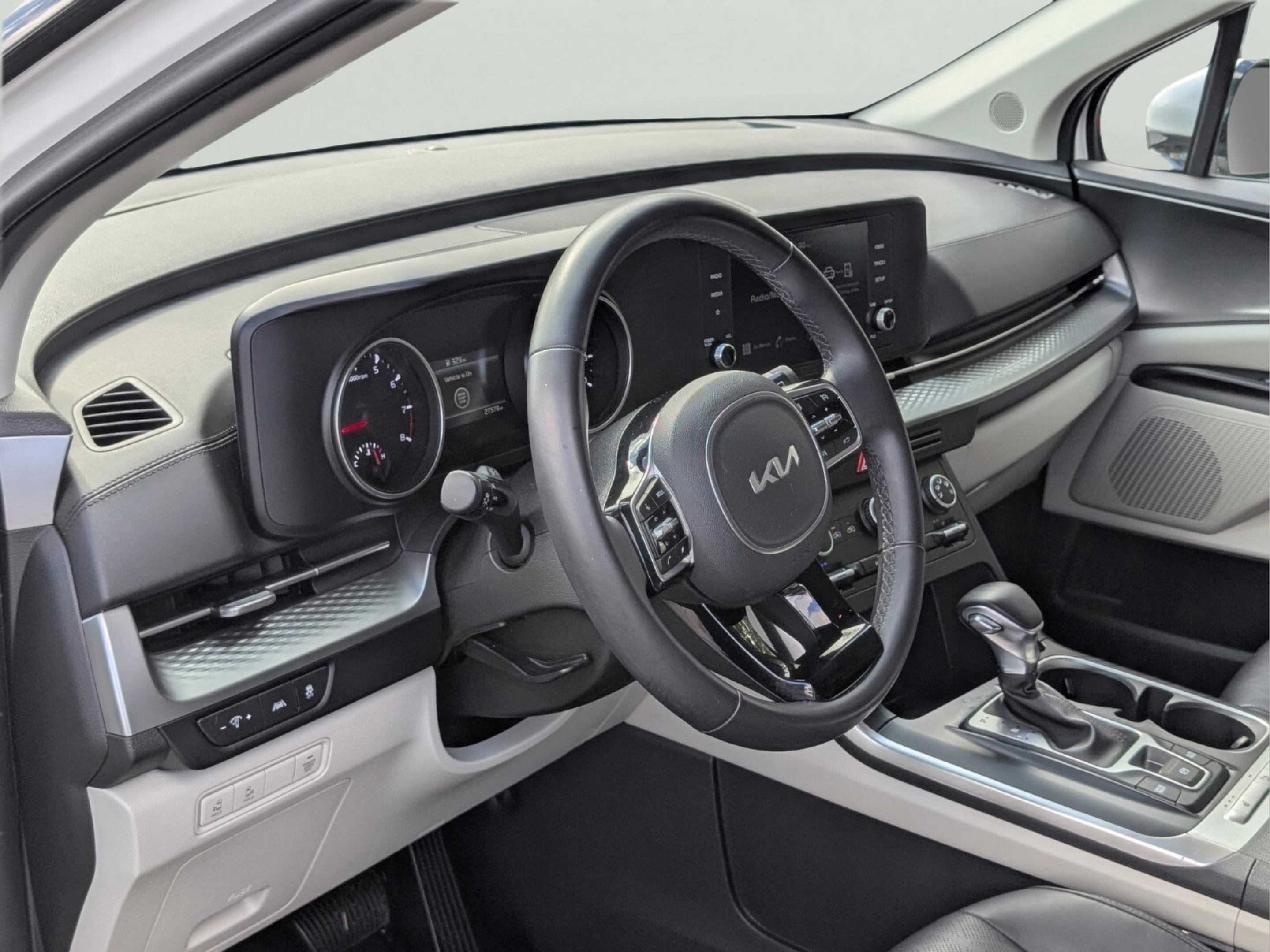 Certified 2024 Kia Carnival LX image 30