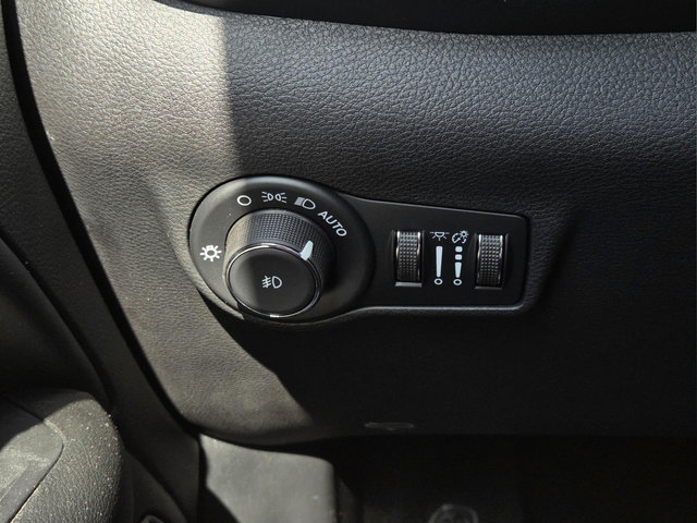 Used 2026 Jeep Compass Latitude AWD/4WD image 20