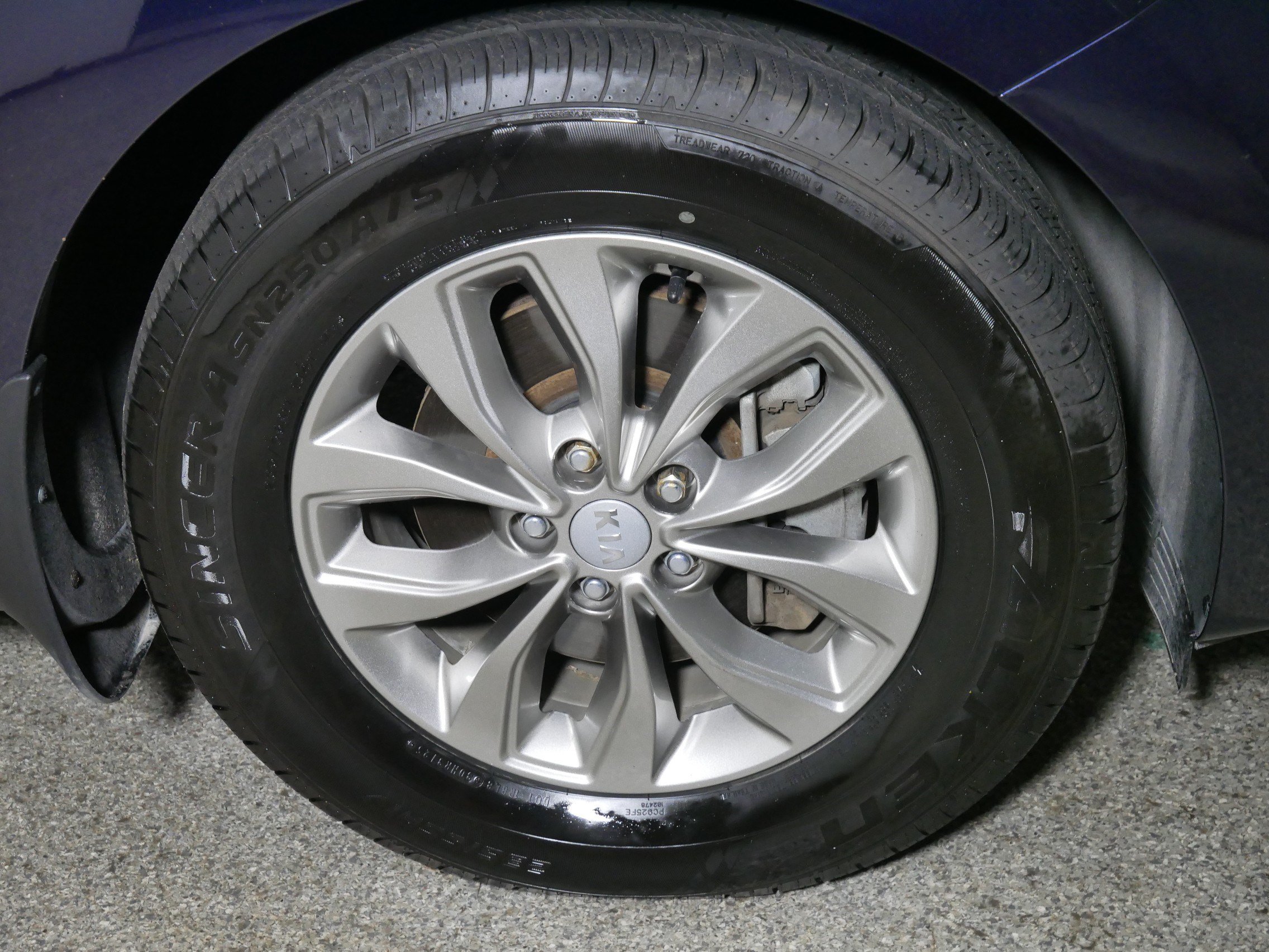 Used 2019 Kia Sedona LX FWD image 15