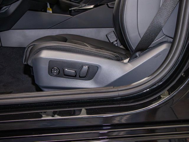 Used 2026 BMW 540i xDrive w/ Executive Package image 15