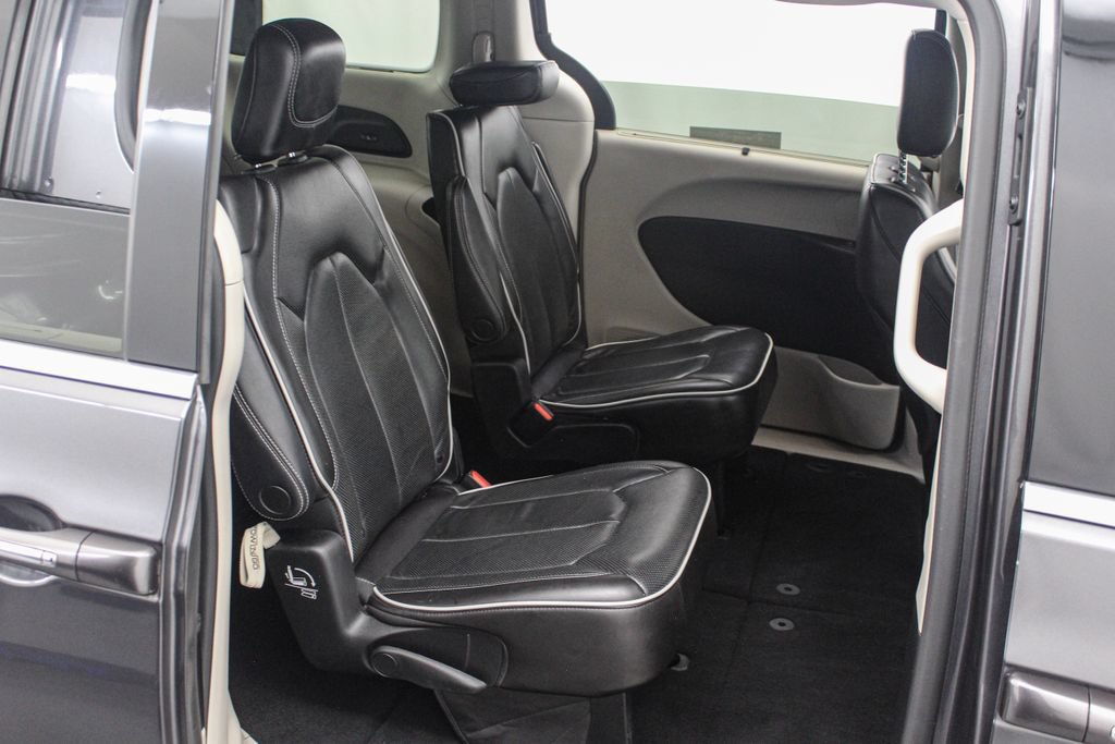 Used 2022 Chrysler Pacifica Limited FWD image 21