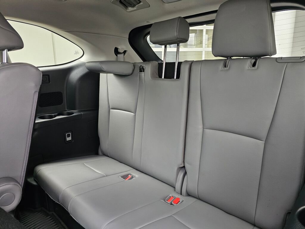 Used 2022 Toyota Highlander XLE AWD/4WD image 22