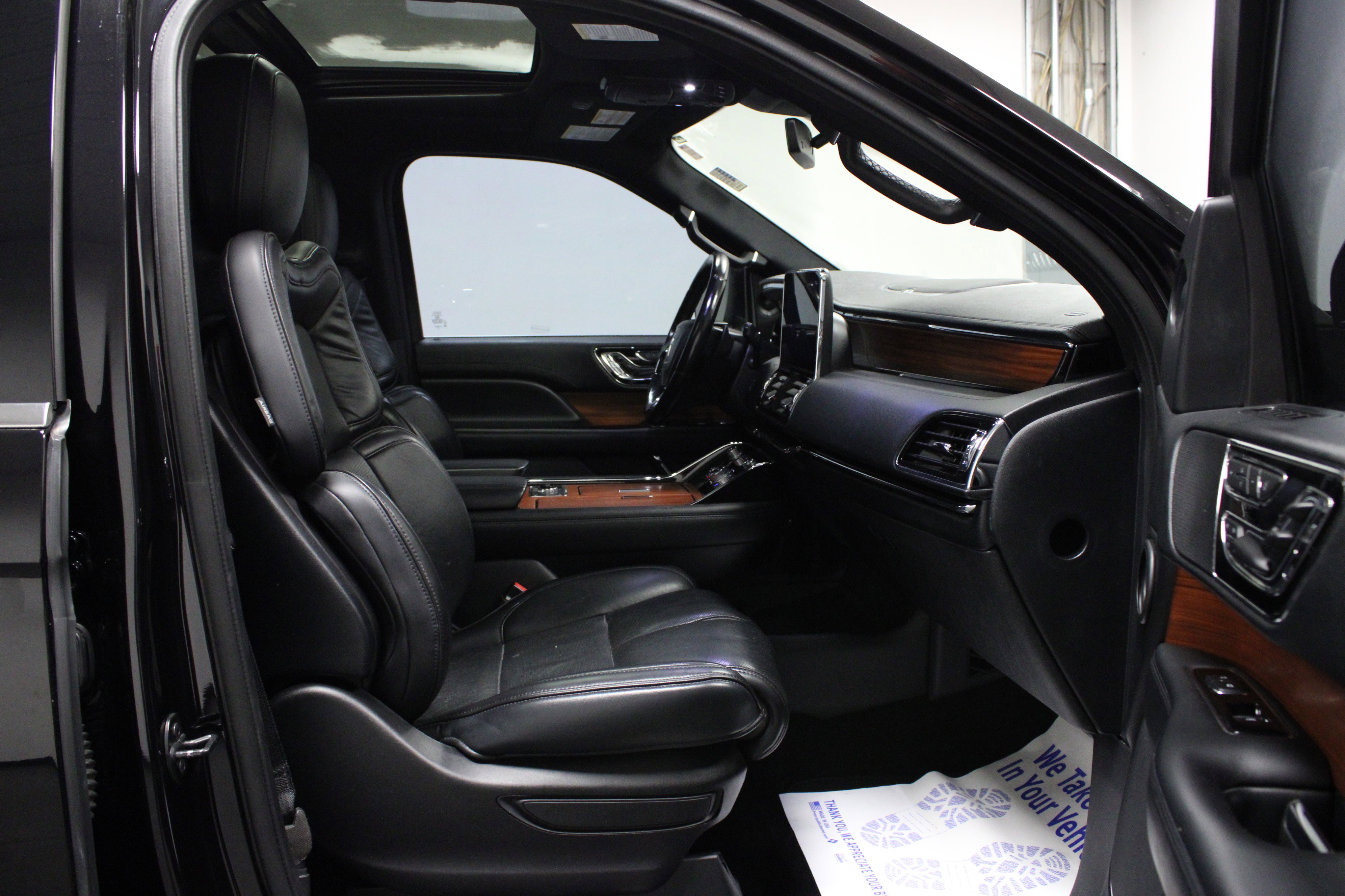 Used 2019 Lincoln Navigator L Select w/ Technology Package image 17