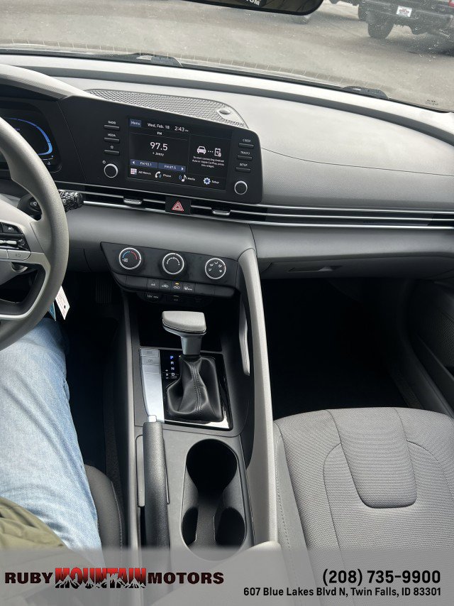Used 2024 Hyundai Elantra SE image 19