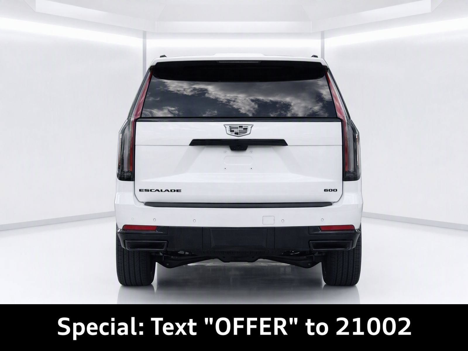 Used 2025 Cadillac Escalade Sport Platinum w/ LPO, ONYX Package AWD/4WD image 4