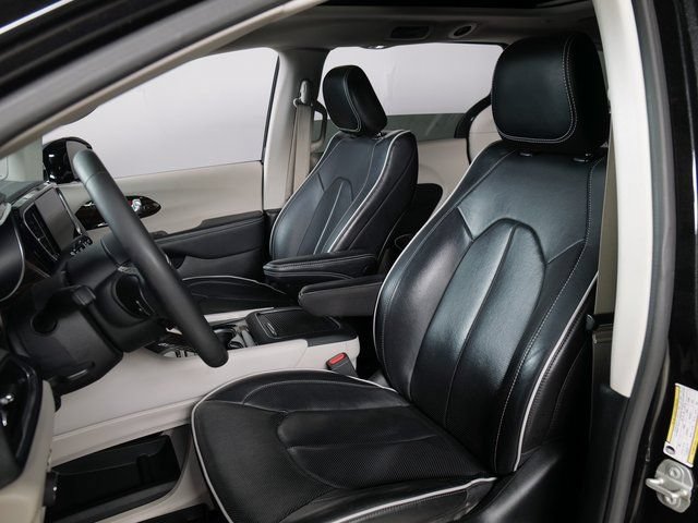 Used 2023 Chrysler Pacifica Limited FWD image 10