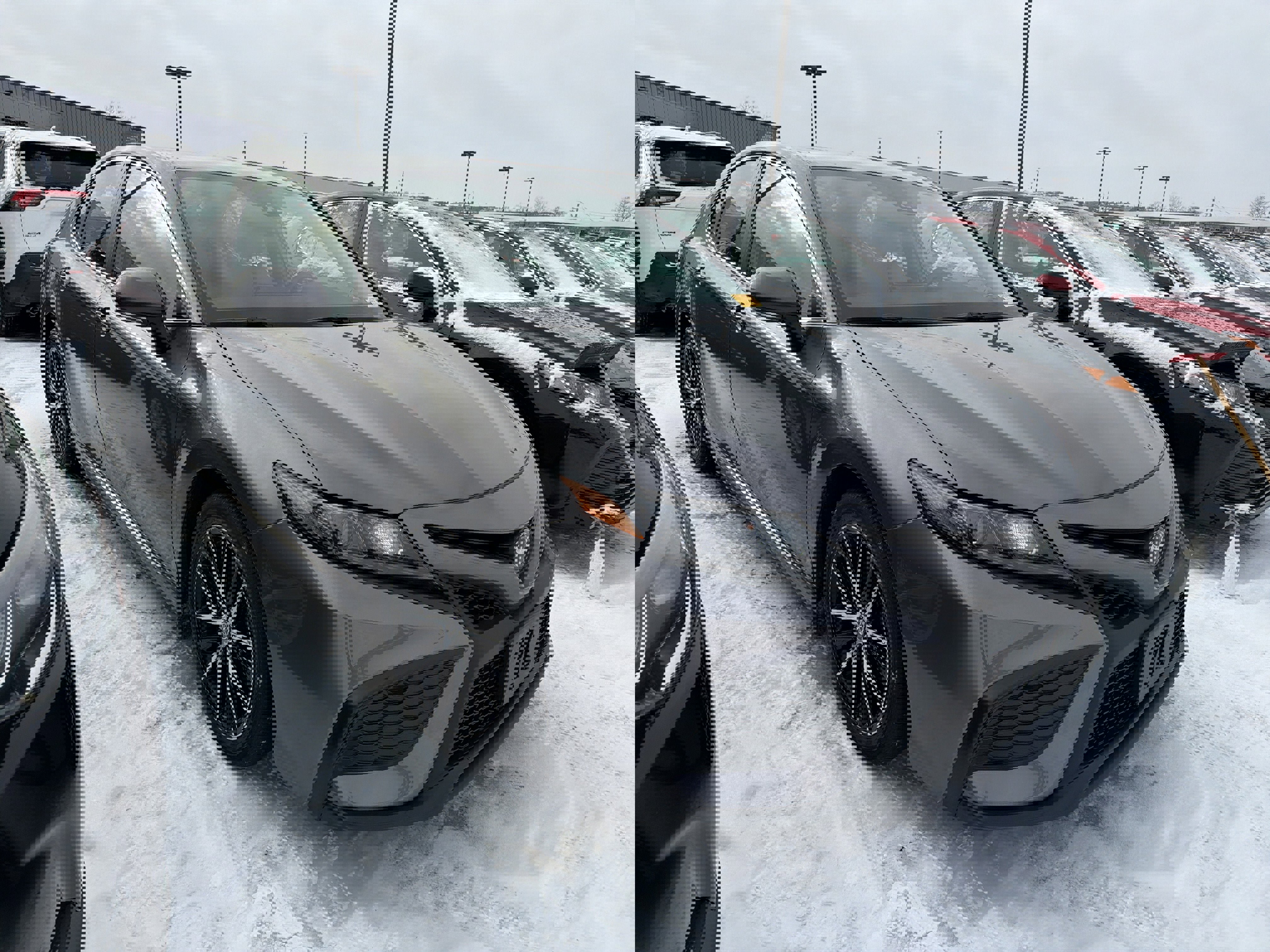 Used 2023 Toyota Camry SE image 2