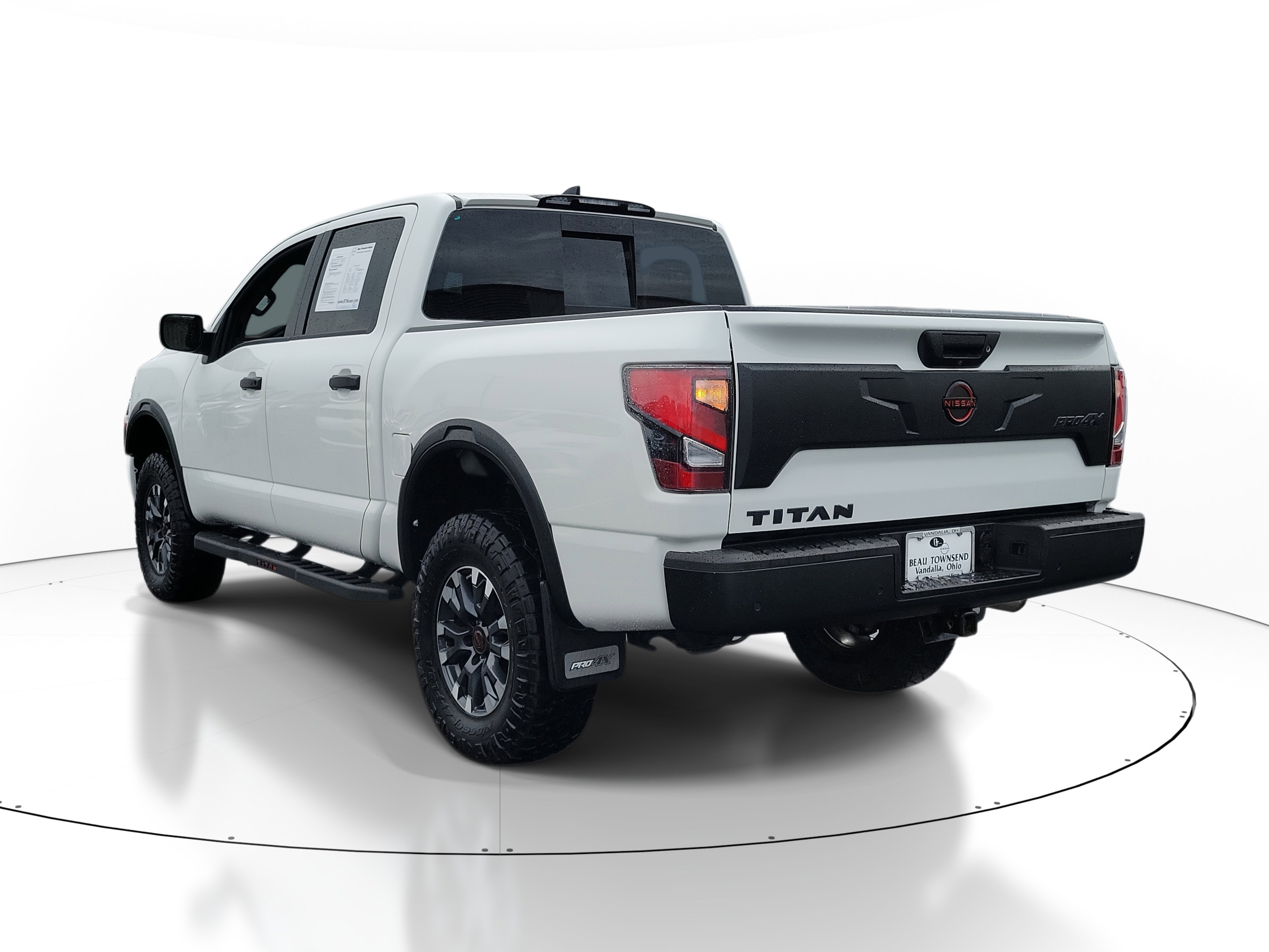 Used 2024 Nissan Titan PRO-4X w/ Off Road Protection Package image 3
