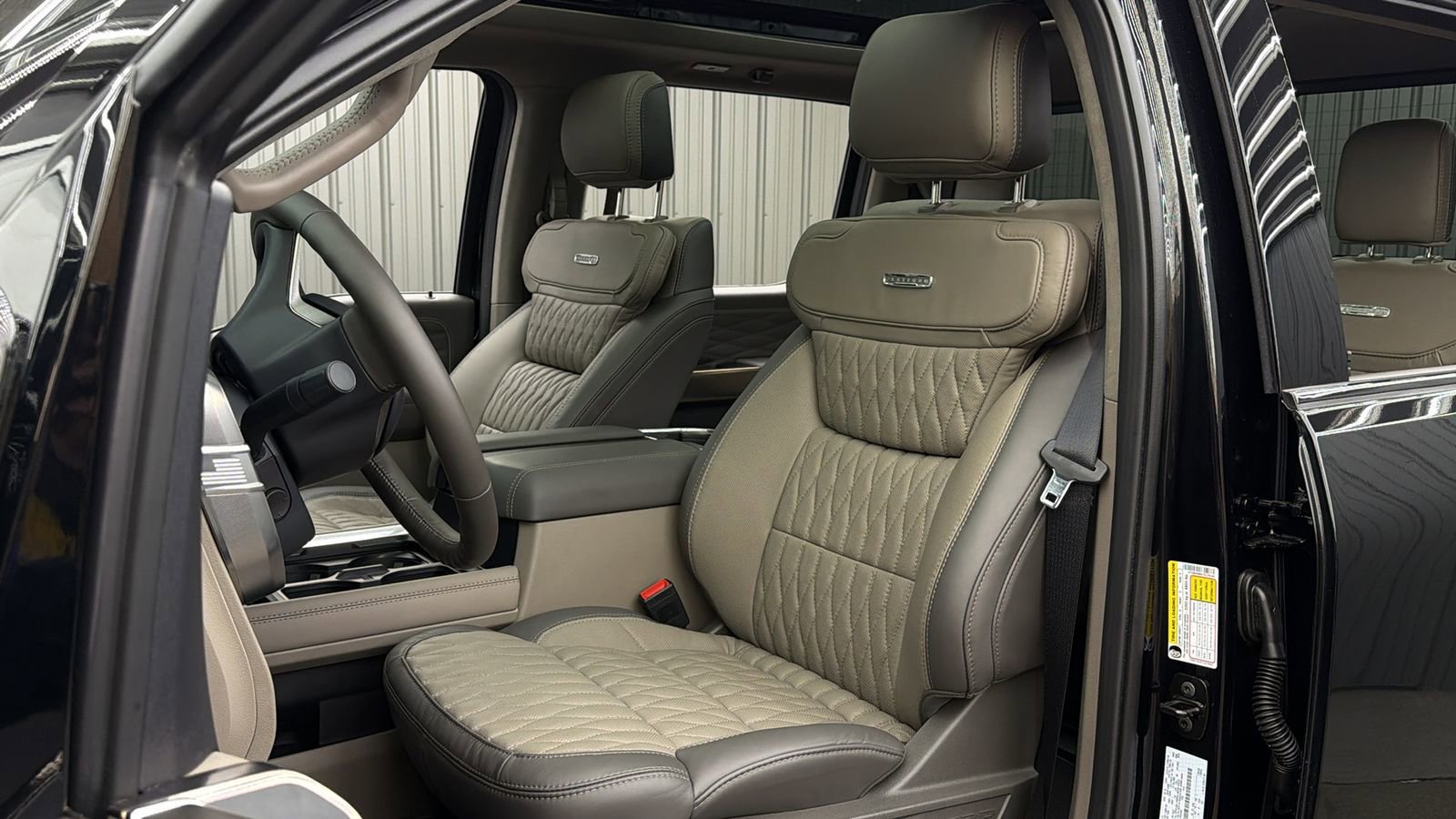 Used 2026 Ford F450 Platinum w/ Platinum Plus Package image 25