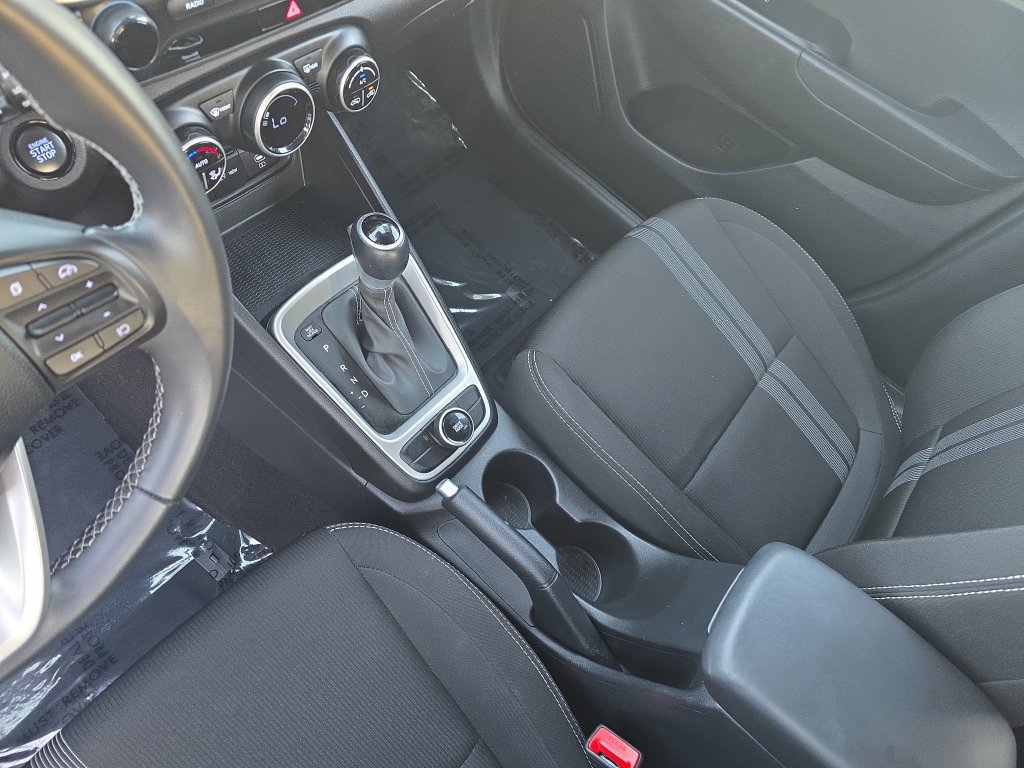 Used 2025 Hyundai Venue SEL FWD image 21