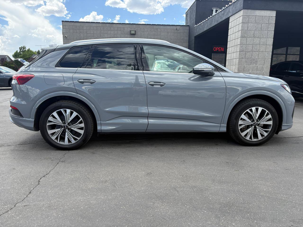 Used 2024 Audi Q4 e-tron Premium w/ Convenience Package RWD image 4