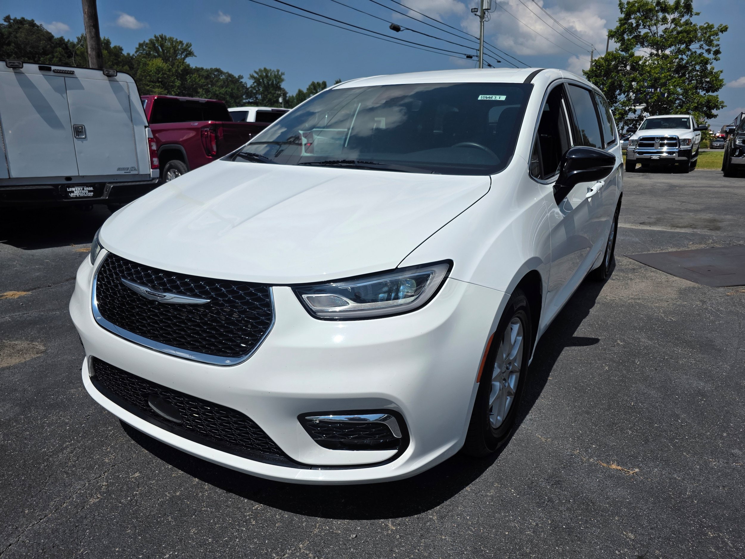 Used 2024 Chrysler Pacifica Touring