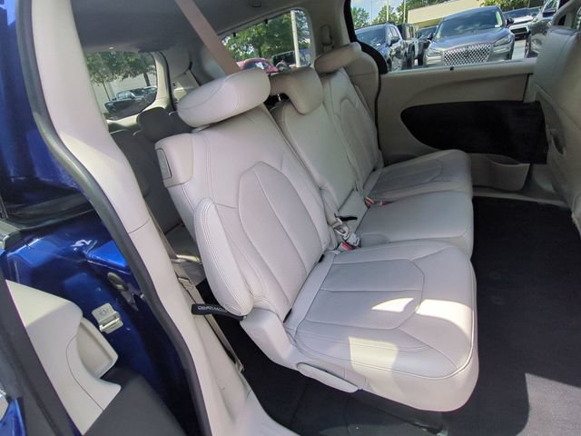 Used 2019 Chrysler Pacifica Touring-L w/ Tire & Wheel Group FWD image 33
