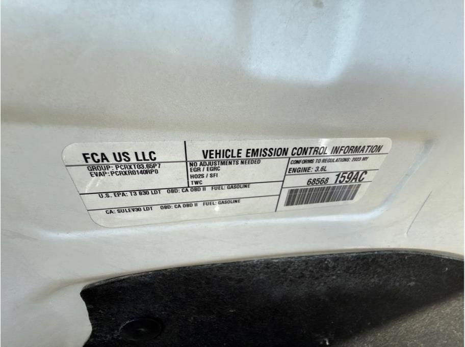 Used 2023 Chrysler Pacifica Touring-L FWD image 18