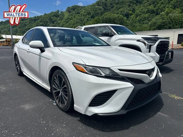 Used 2018 Toyota Camry SE w/ Audio Package FWD image 1