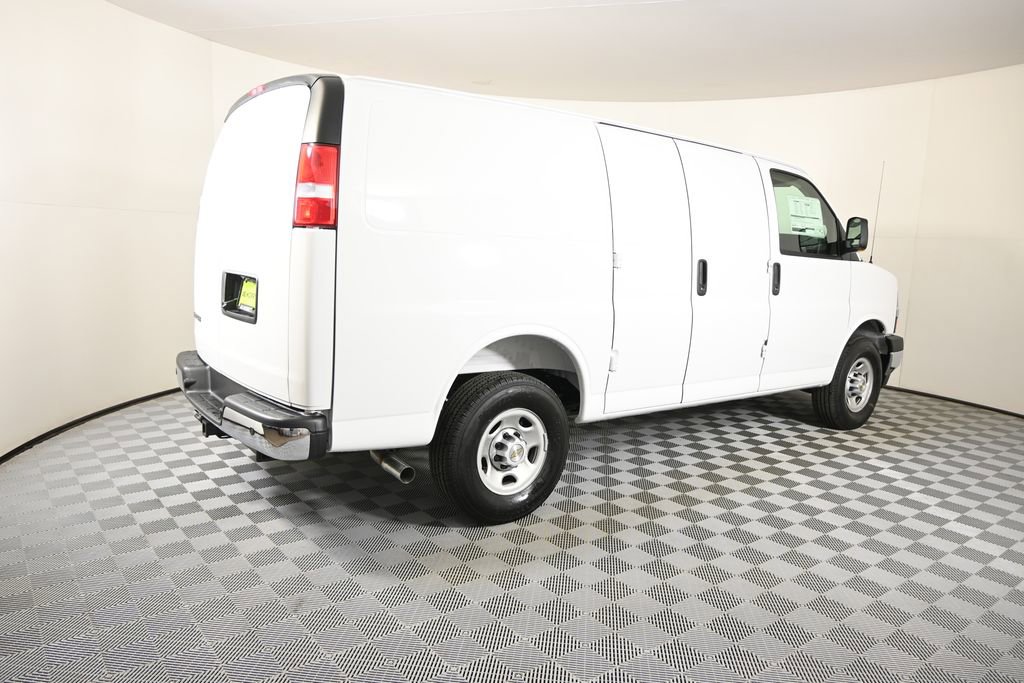 New 2026 Chevrolet Express 3500 image 6