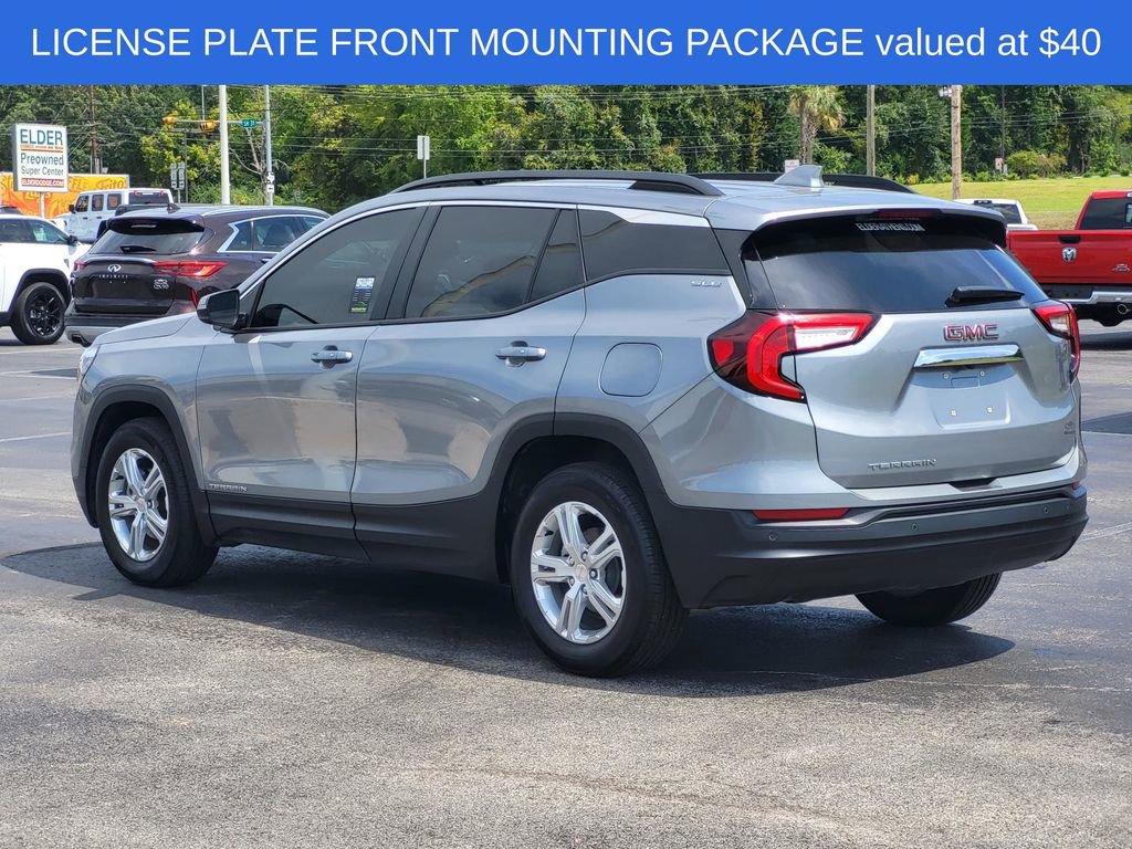 Used 2024 GMC Terrain SLE w/ Driver Convenience Package image 4