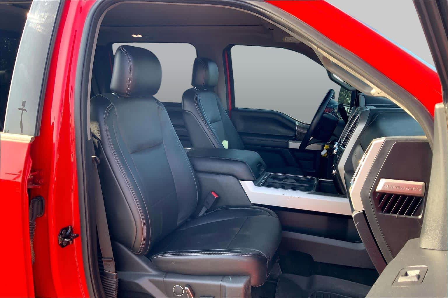Used 2017 Ford F250 Lariat w/ Lariat Value Package AWD/4WD image 9
