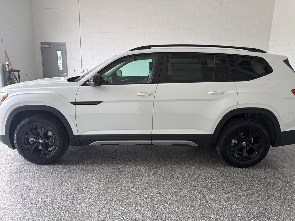 New 2026 Volkswagen Atlas Peak Edition AWD/4WD image 2