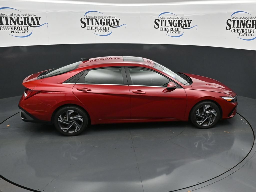 Used 2025 Hyundai Elantra Limited FWD image 25