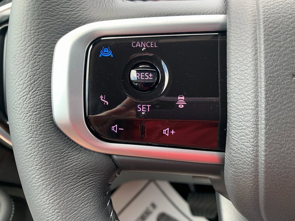 New 2025 Nissan Armada SL w/ Captain's Chari Seat Package image 9