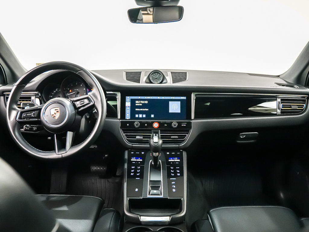 Certified 2024 Porsche Macan AWD/4WD image 18