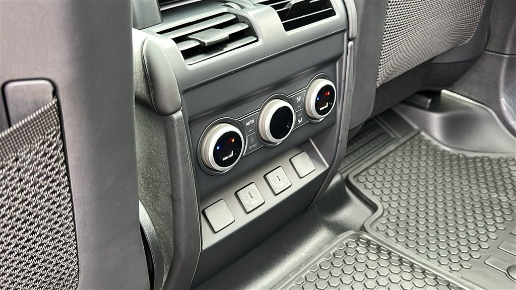 New 2026 Land Rover Defender 110 X-Dynamic SE image 24