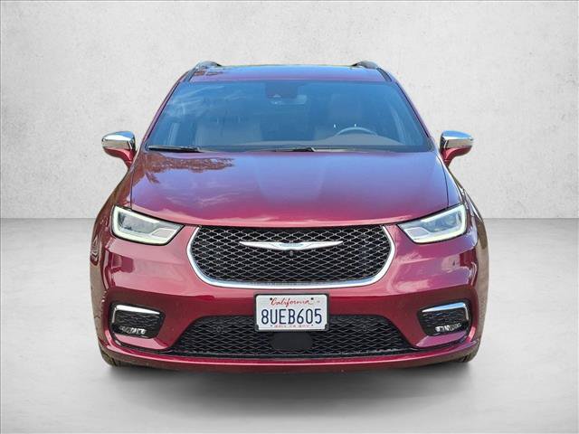 Used 2021 Chrysler Pacifica Limited w/ Uconnect Theater Family Group FWD image 2