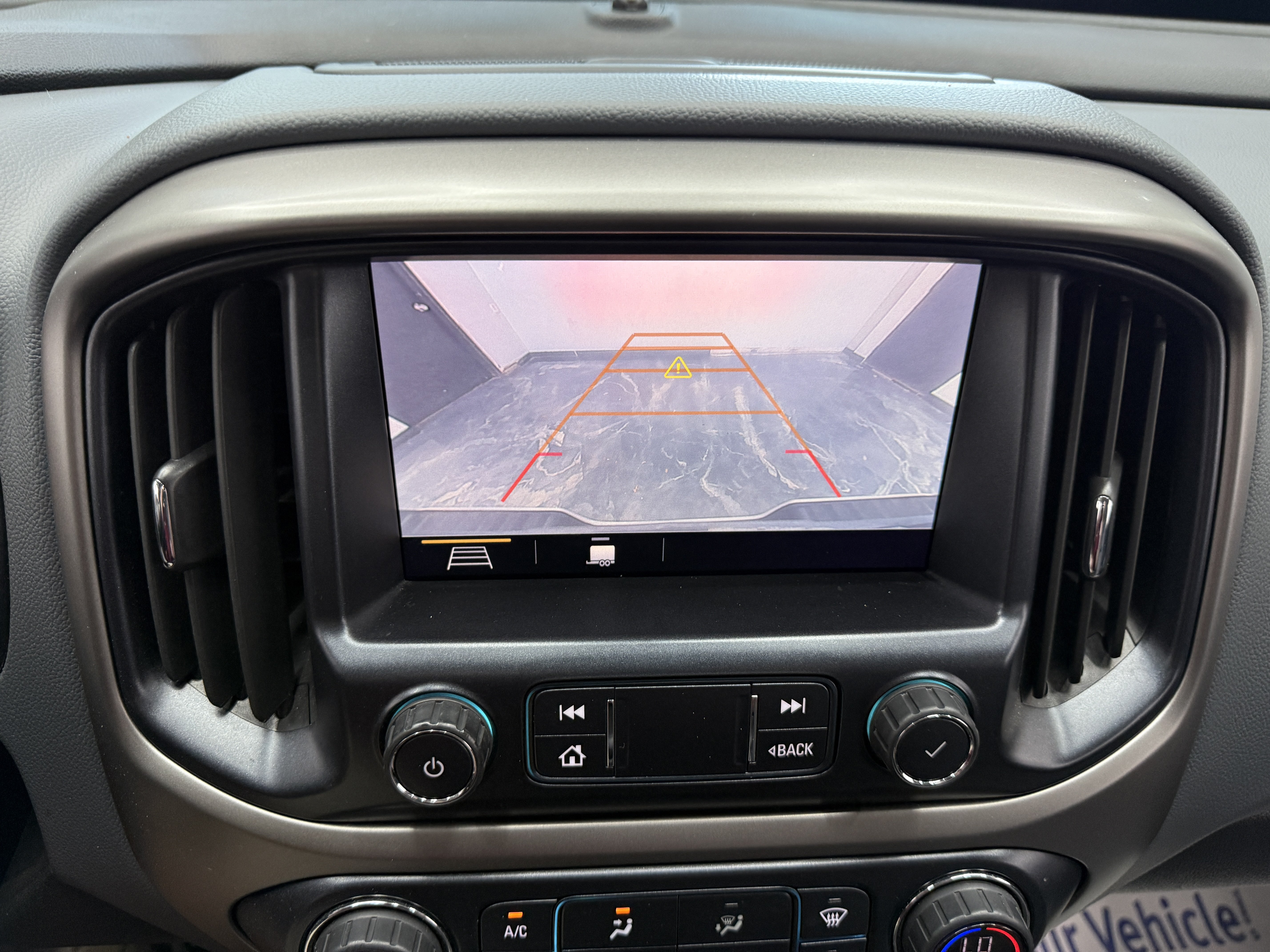 Used 2019 Chevrolet Colorado Z71 AWD/4WD image 17