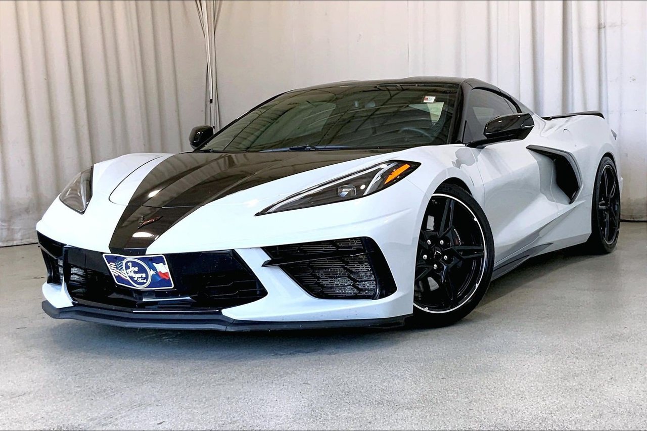 Used 2023 Chevrolet Corvette Stingray Coupe w/ Z51 Performance Package RWD image 11