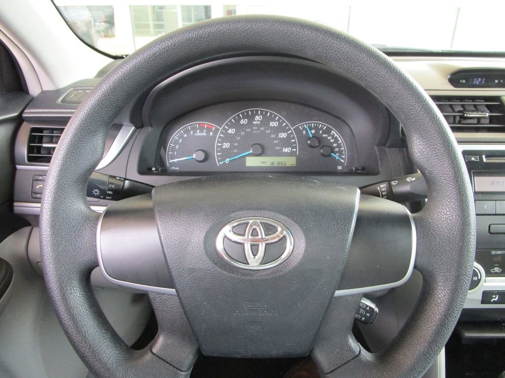Used 2012 Toyota Camry L image 23