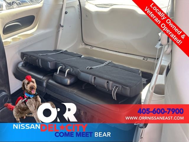 Used 2023 Chrysler Pacifica Touring-L image 13