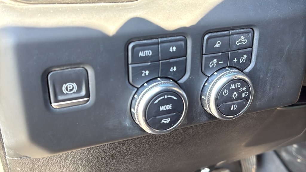 Used 2023 GMC Sierra 1500 AT4 w/ AT4 Preferred Package AWD/4WD image 16