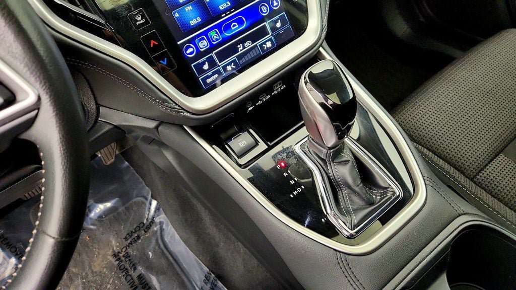 Used 2025 Subaru Outback Premium AWD/4WD image 17