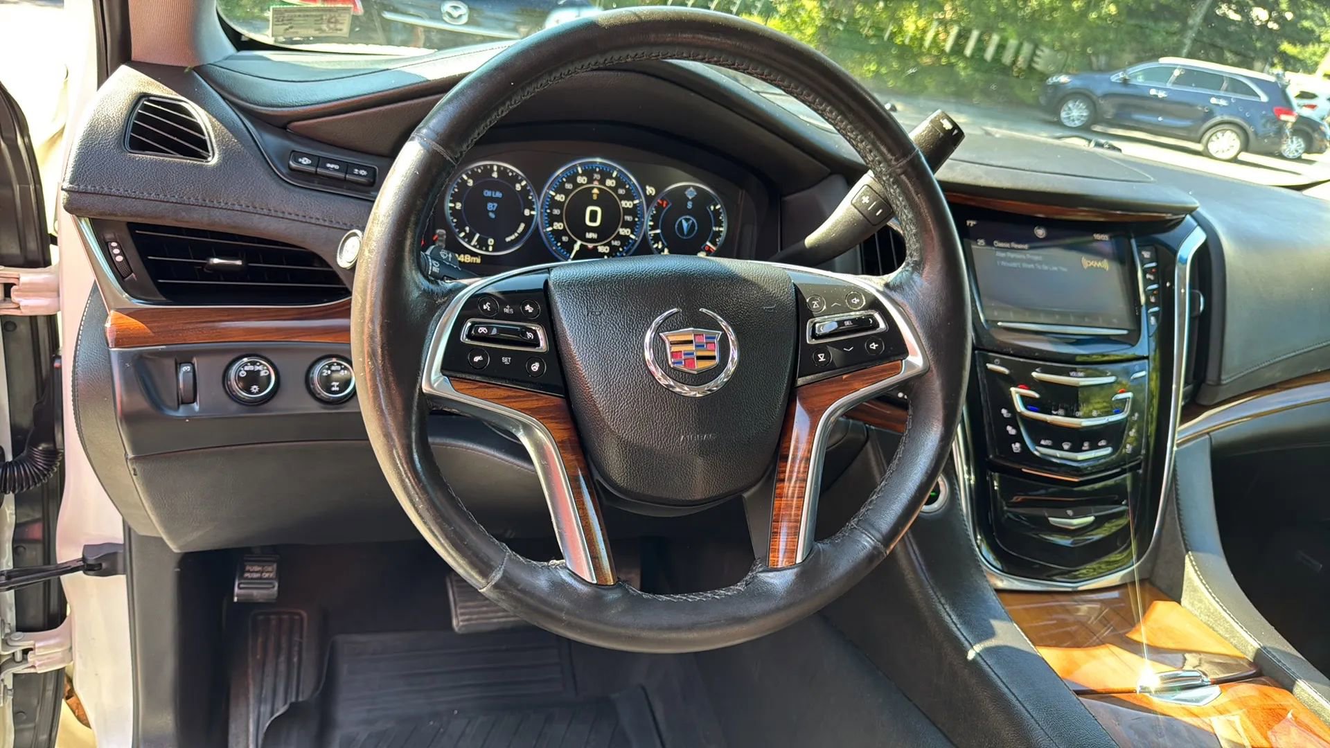Used 2015 Cadillac Escalade Luxury image 9
