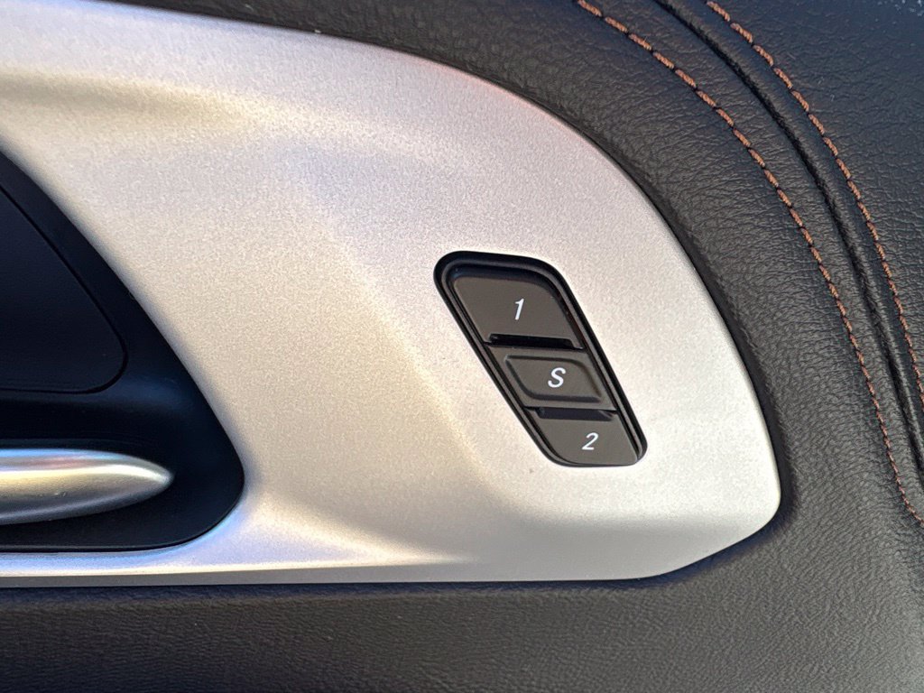 Used 2025 Chrysler Pacifica Pinnacle FWD image 14